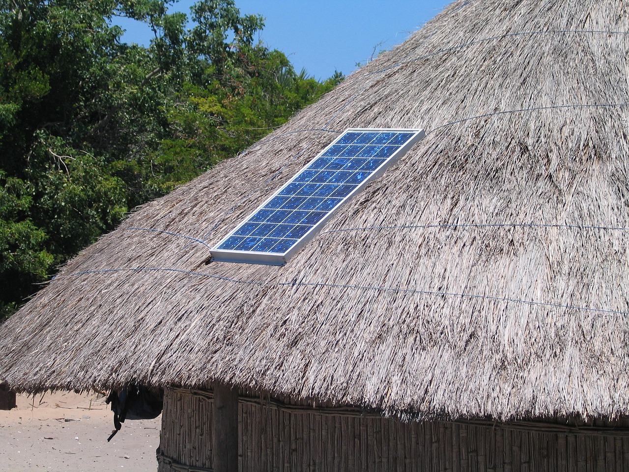 solar panel, roof, straw-241903.jpg